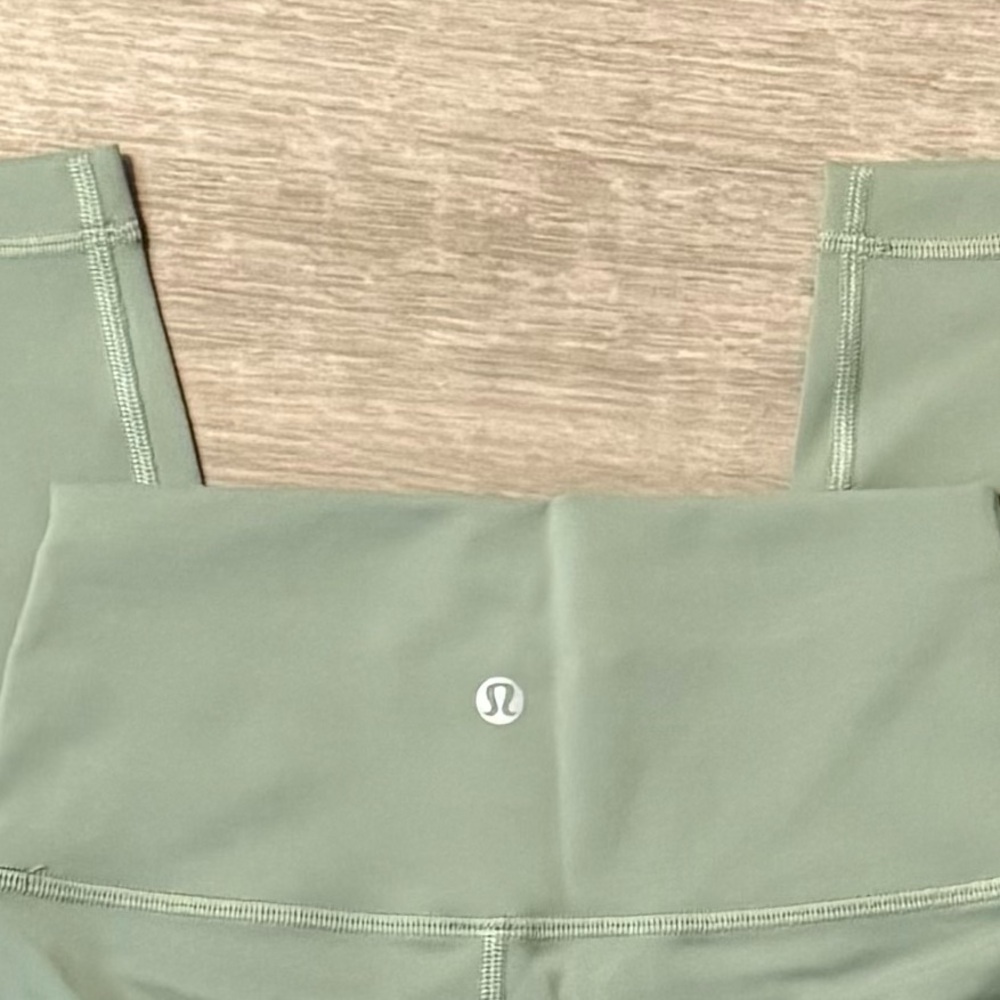Lululemon like new leggings